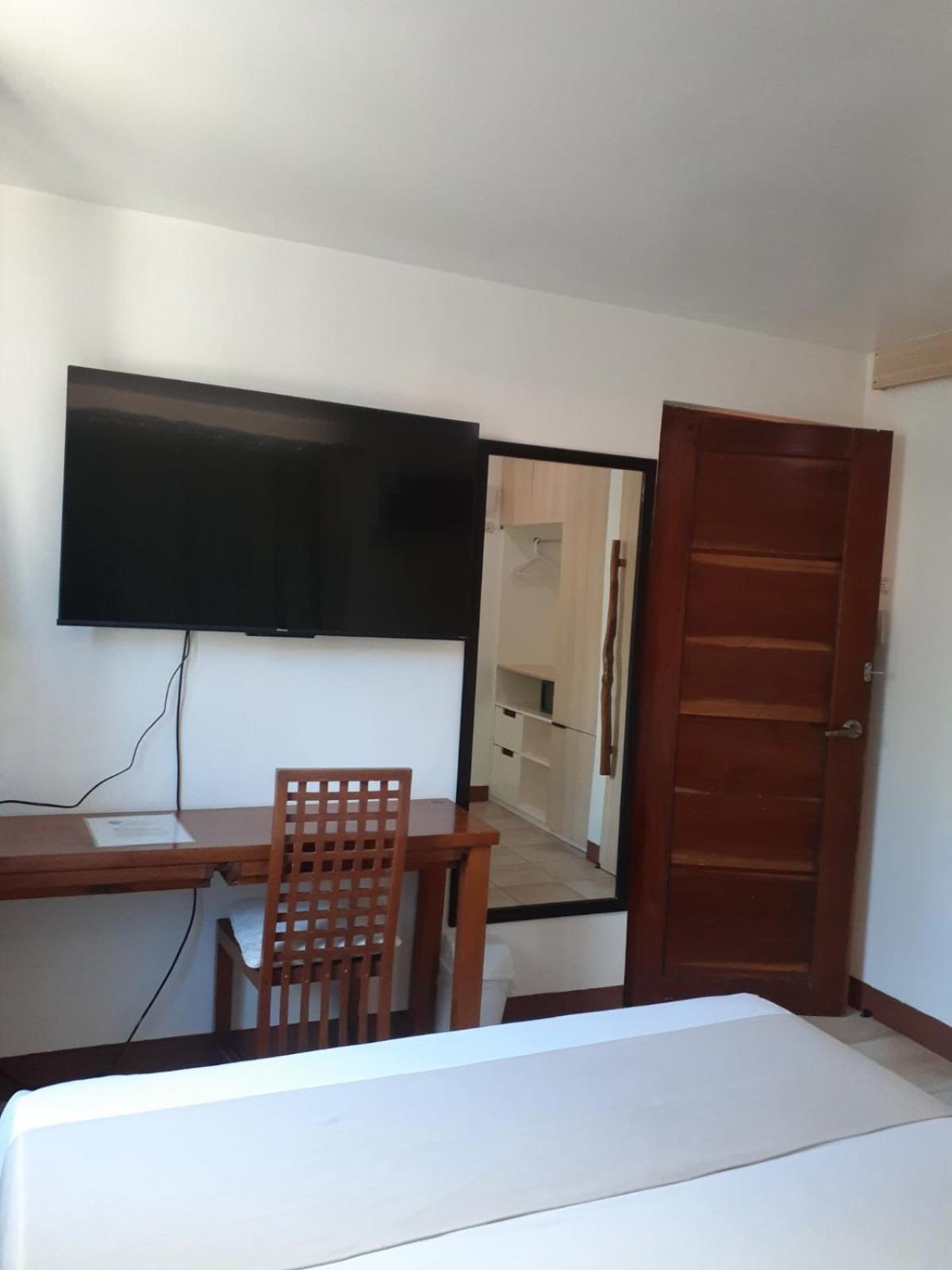 Bluewaves Beach House Balabag  Екстер'єр фото
