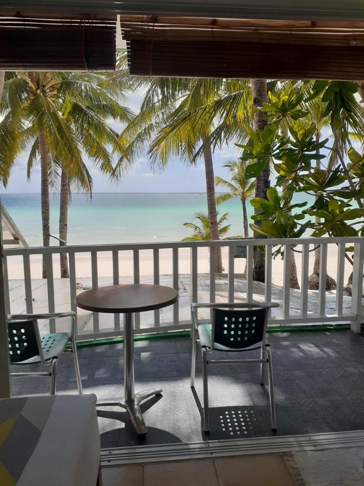 Bluewaves Beach House Balabag  Екстер'єр фото