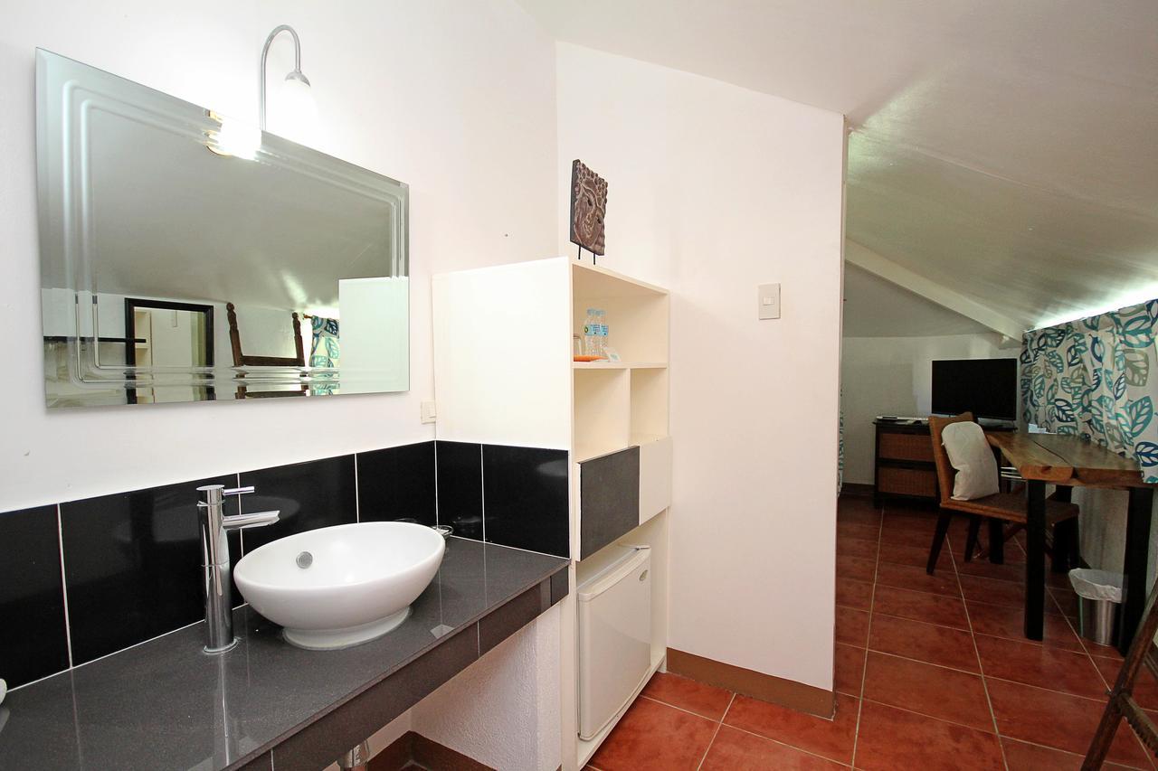 Bluewaves Beach House Balabag  Екстер'єр фото