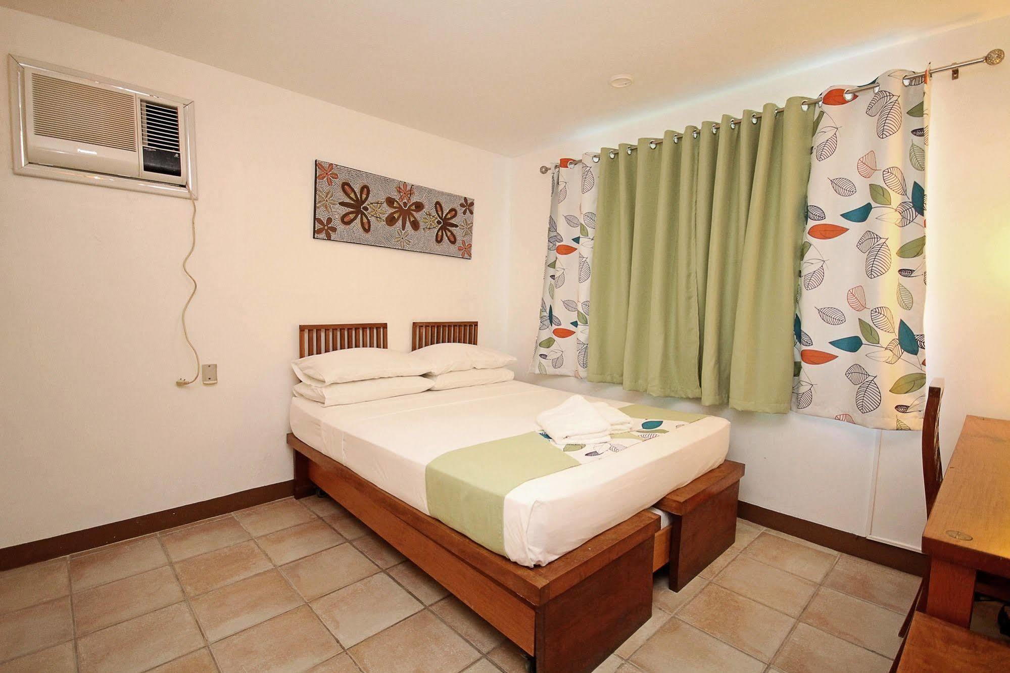 Bluewaves Beach House Balabag  Екстер'єр фото