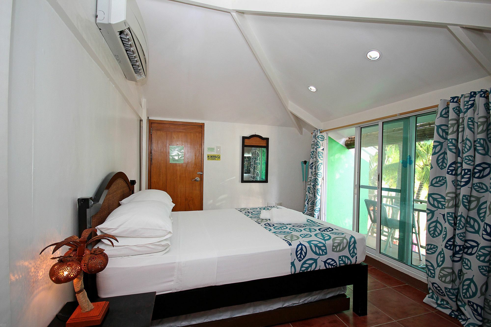 Bluewaves Beach House Balabag  Екстер'єр фото